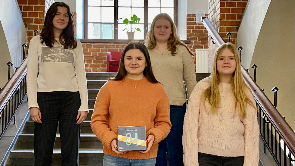 Skolans rektorer är positiva till elevrådets initiativ. "Det borde finnas på alla skolor", säger rekotorn Johan Ahlqvist. På bilden elevrådsrepresentanterna Smilla Molin, Julia Verlinna, Cornelia Johansson och Amanda Sjöberg.