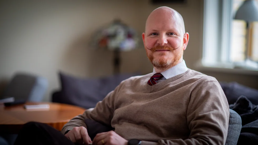 "Jag tänker att mustaschen är ett visst uttryck av excentrism. Jag var punkare med tuppkam när jag var ung och kan se en linje till mustaschen därifrån", säger Martin Edgélius.