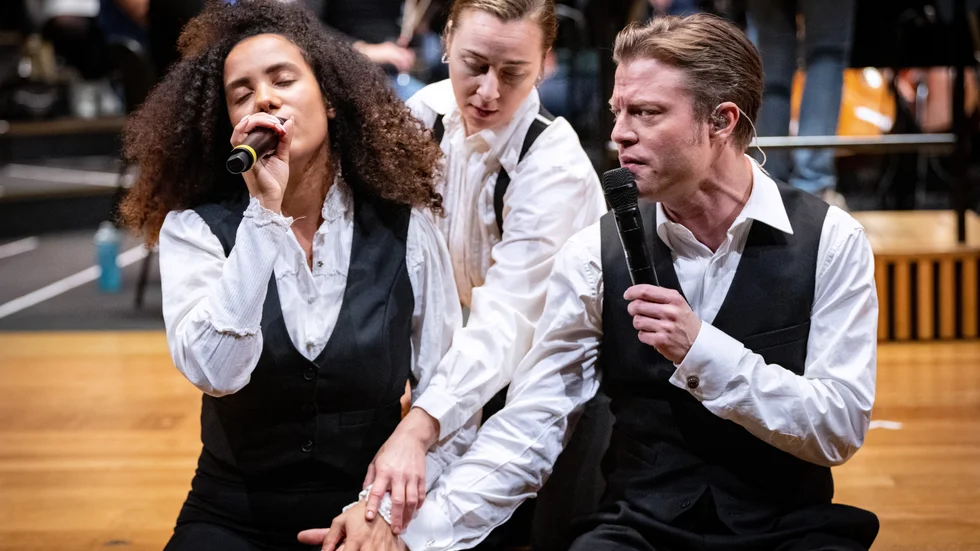 Jacqline Moss, Ida Frost och Björn Dixgård i musikföreställningen "Infruset - själens skrubbsår", som snart har premiär på Malmö live.