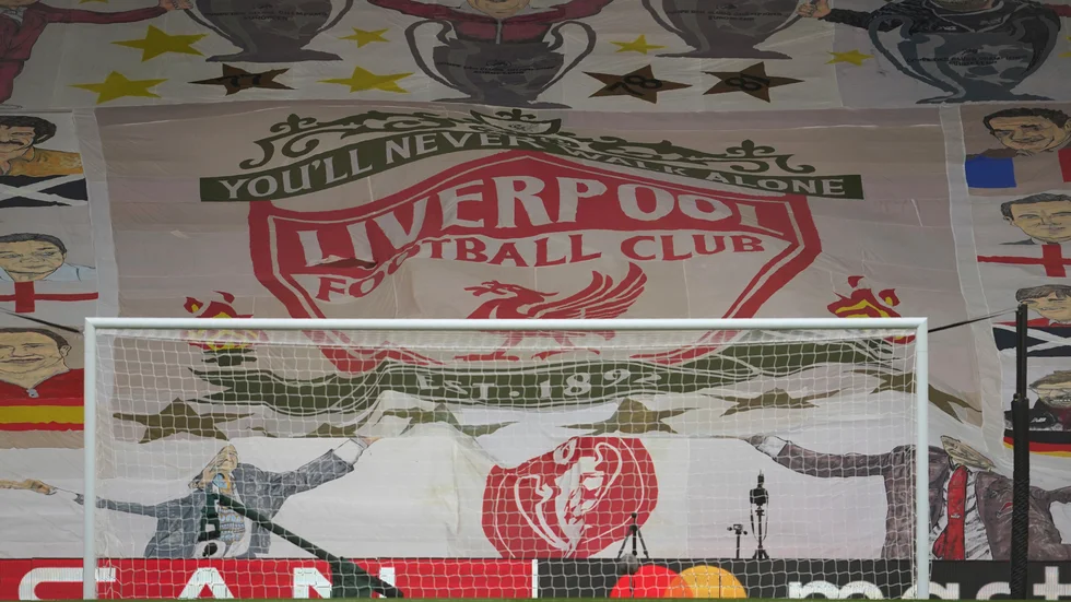 Premier League-klubben Liverpool uppgavs ligga ute för försäljning, men ägaren dementerar. Däremot utesluter man inte att fler får köpa in sig i klubben. Arkivbild.