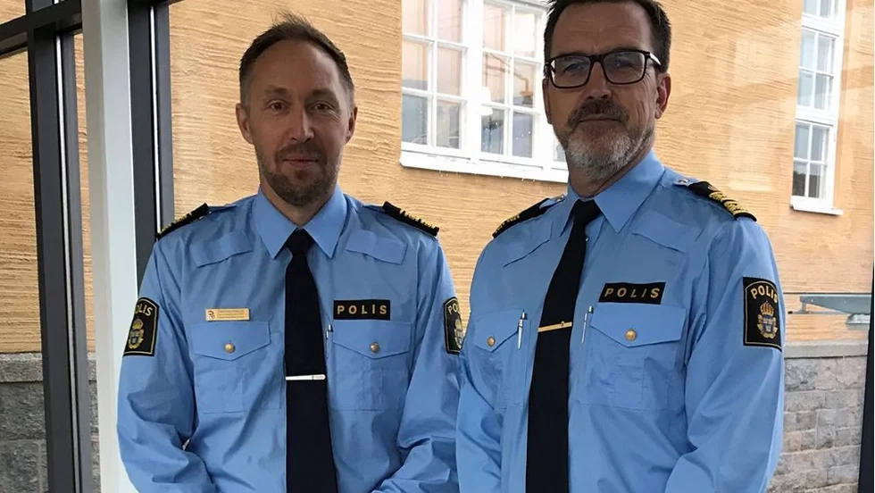 Christian Winkler och Jan Hofvenstam byter tjänster med varandra.