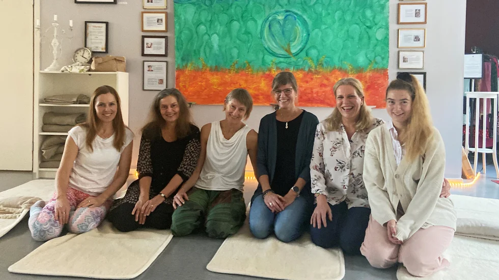 De är alla instruktörer i olika metoder för ett ökat välmående och har verksamhet under samma tak på Öster: Gabriella Valis, Christina Liedberg, Susann Wass, Tina Jakobsson, Jessica Eklöf och Lilja Hejdenberg.