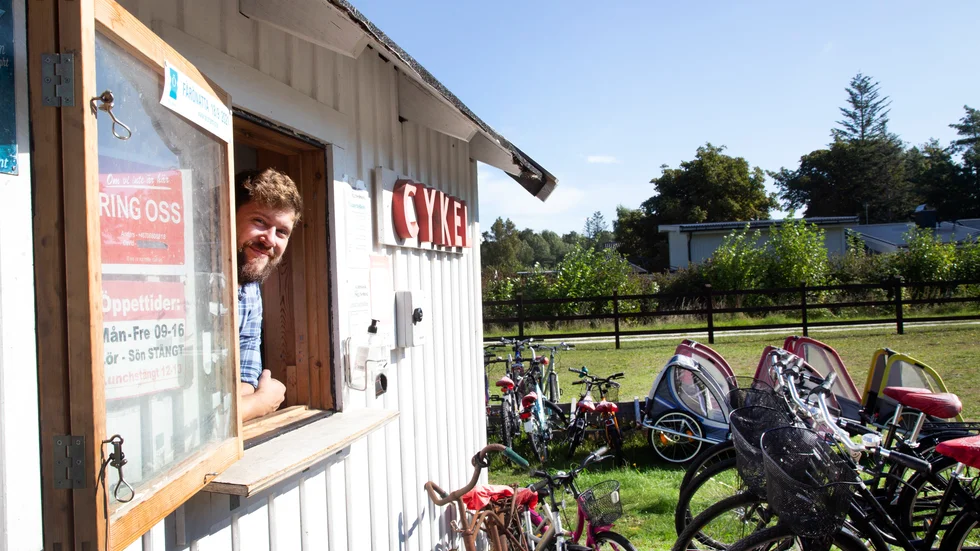 David Ruthström, Fårö, slår larm om den farliga vägen. Han är aktiv medlem i föreningen Fårö framtid, och kräver nu att Trafikverket agerar och bygger cykelbana.