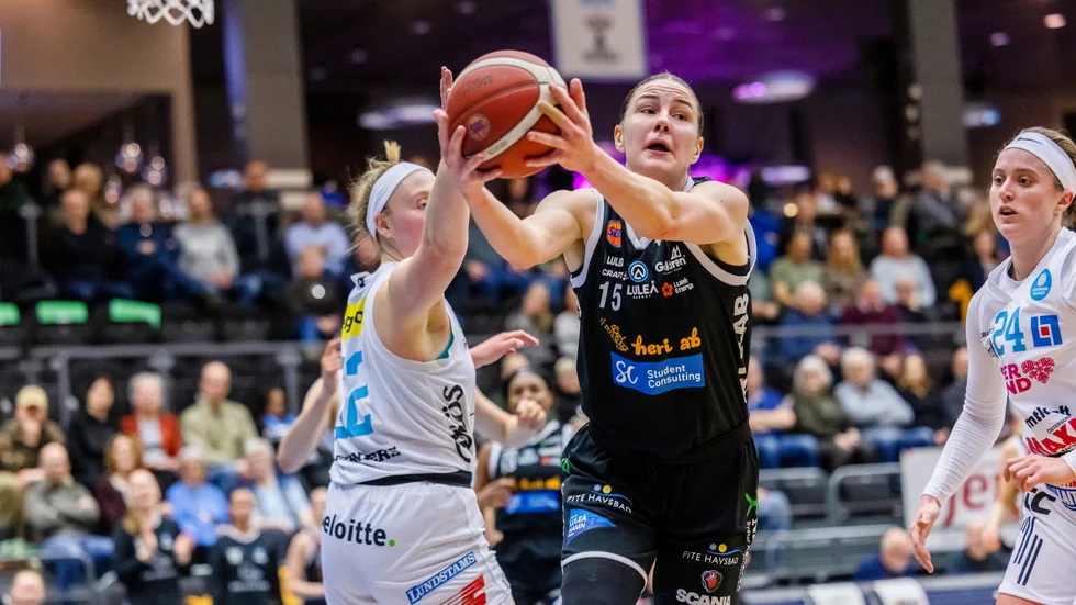 Fanny Wadling sköt 4/17 mot Södrtälje.
