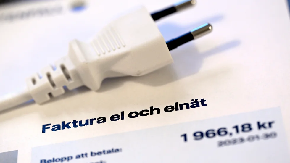 8 kronor per kWh i Svealand och Götaland, så mycket beräknades elen kosta under torsdagen. Därmed är priserna uppe i samma nivåer som under energikrisen 2022