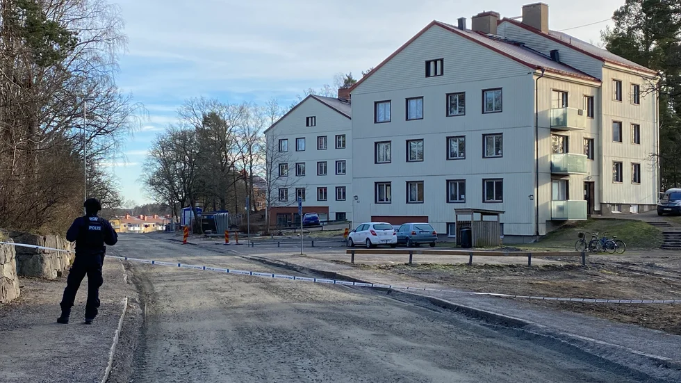 Ett stort område spärrades av på fredagen efter att ett misstänkt farligt föremål hittats.