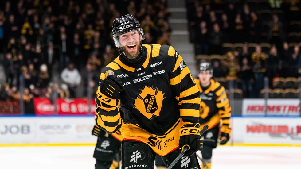 Petter Granberg gav Skellefteå ledningen i den första perioden med sitt andra mål för säsongen – vilket är tangerat målbästa i SHL för den defensive specialisten.
