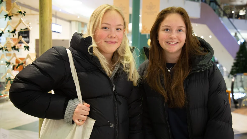 Kompisarna Isa Lundmark och Anna Gumaelius, Piteå: "Vi ska vara med kompisar och fira en vän som fyller år. Jag ska träna cheerleading, promenera och plugga", säger Isa Lundmark.