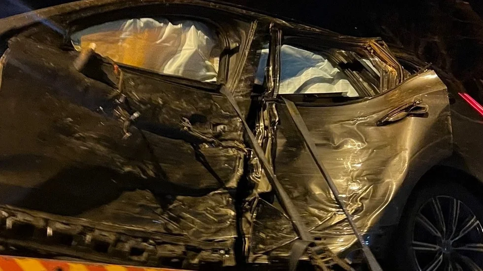 Stora skador på bilen efter olyckan.