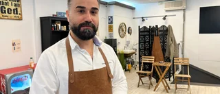 George, 37, driver skönhetssalong för män – fick ärva verktyg av Eskilstunas första barberare: "Det behövs känsla"