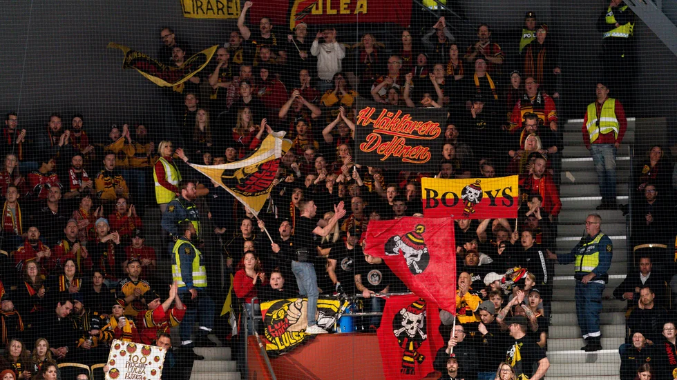 Luleås bortaståsektion under derbyt under torsdagskvällen.