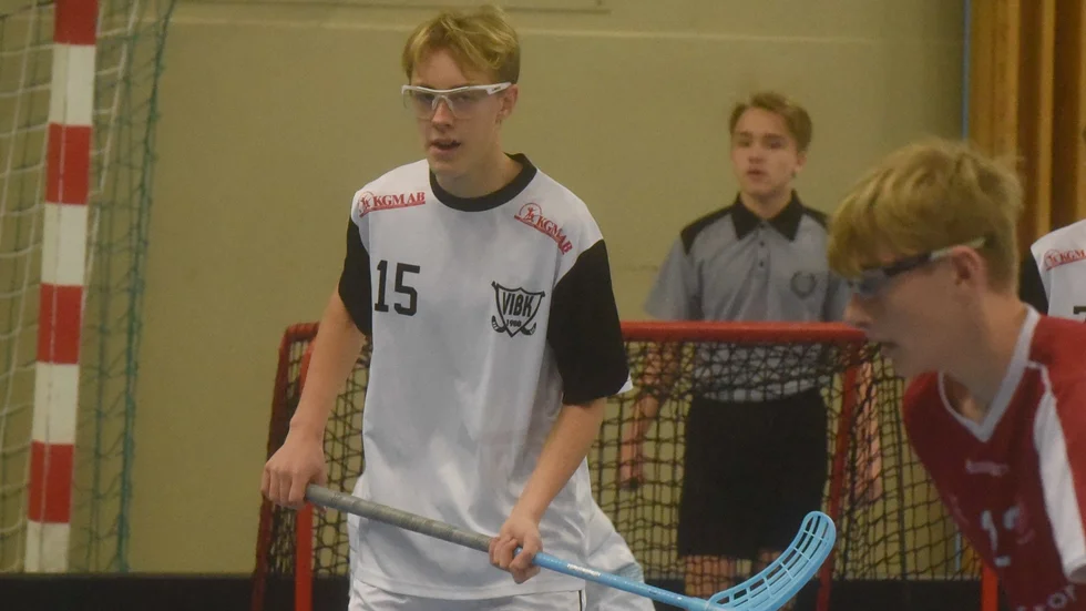 Vilgot Kronstrand är uttagen i Smålandslaget och har redan fått göra debut i Hovslätts A-lag mot SSL-motstånd.