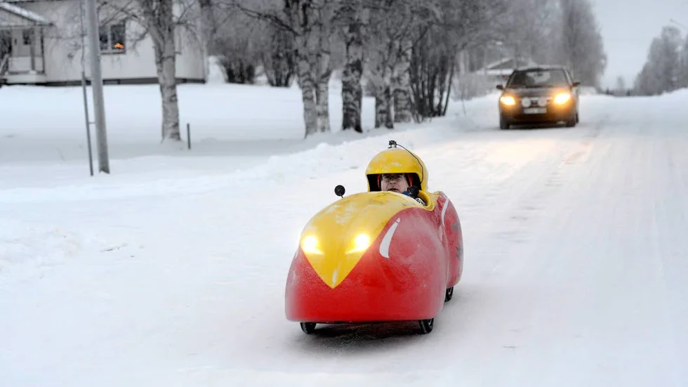 Hög fart. Med velomobilen tar sig Urpo Taskinen till Kalix på fyra timmar och till Luleå på sju.