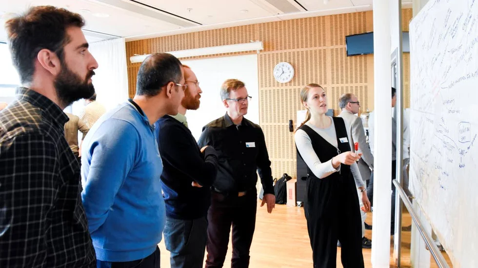 Med hjälp av stora tankekartor ska ingenjörerna mejsla ut en riktigt bra idé, som de ska presentera för politiker och företagare i Luleå den 1 december.