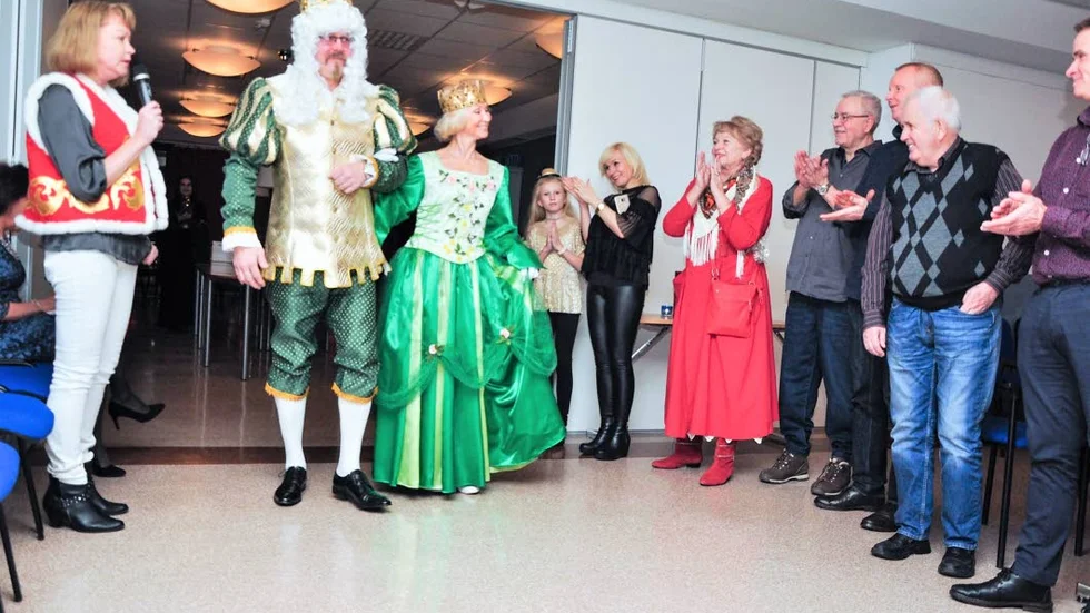 Maskerad. På det traditionella ryska julfirandet den 7 januari var maskerad en av aktiviteterna.
