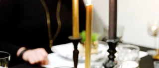Duka lekfullt till nyårsmiddagen