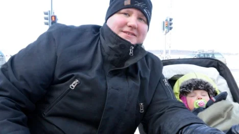 Daniel Mukka och Tindra Mukka 2,5, darrade inte trots att isen satte sig med ett brak.
