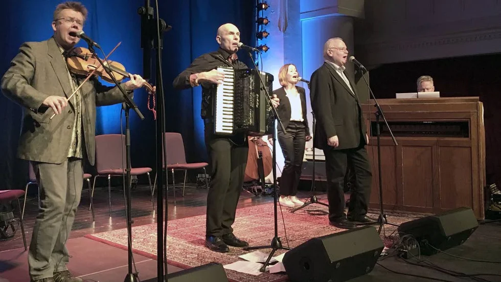folkmusik. Arto Järvelä, Jan Johansson, Susanne Rantatalo, Göran Eriksson och Markus Falck i gruppen WAO.