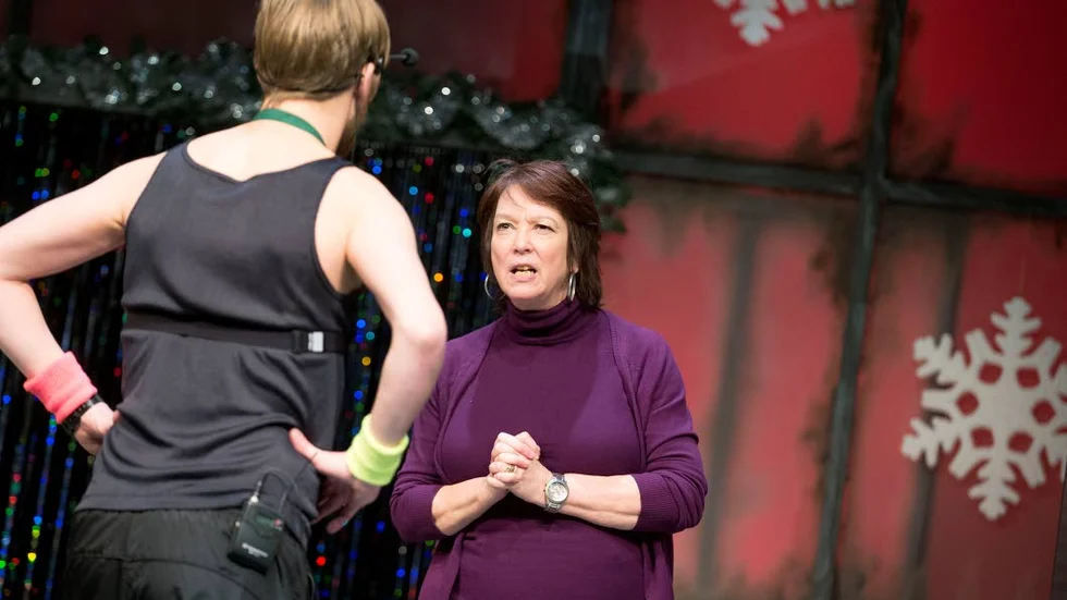regissören. Karin Enberg i regitagen inför julshowen.