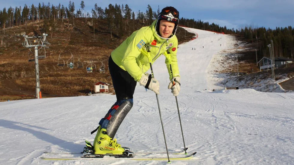 Taggad. Anton Lahdenperä är redo för ännu en säsong. Det blir hans tionde i den alpina världscupen. "Anton har åkt jättebra i höst. Det är bara att hoppas att det klickar till", säger landslagets herrchef Heinzpeter Platter.
