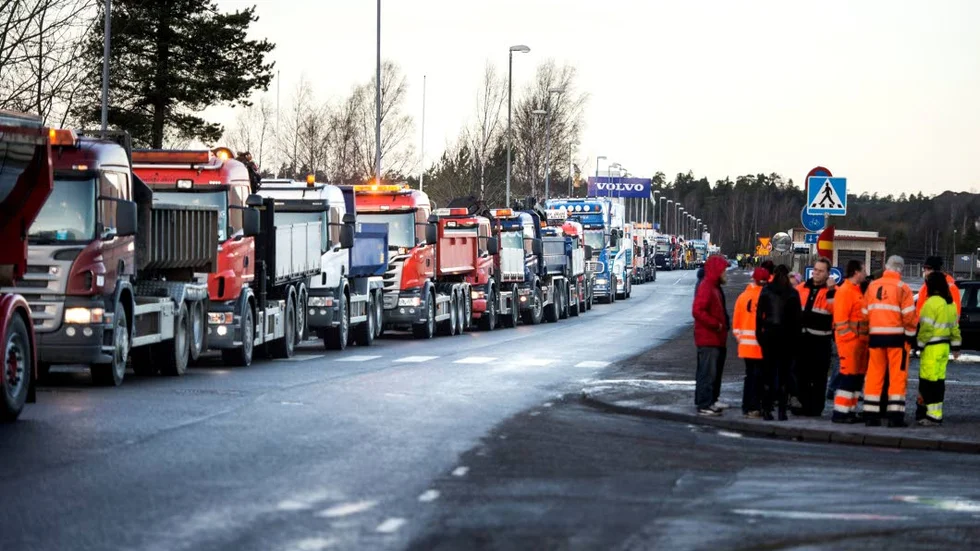 PROTEST. Det kan bli köer då lastbilschaufförerna kör till Storheden från Coop Arena. (Arkiv)