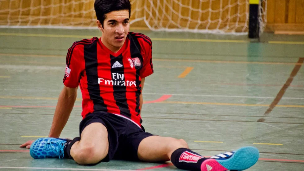 En i laget. Sohrab Shojayie har varit i Sverige i ett år och tycker det är kul att spela fotboll i MAIF.