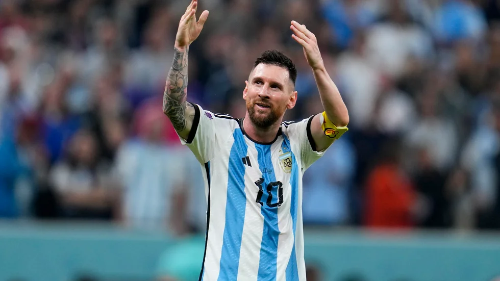 Lionel Messi är omåttligt populär, nu har hans tröja sålt slut i hela världen.