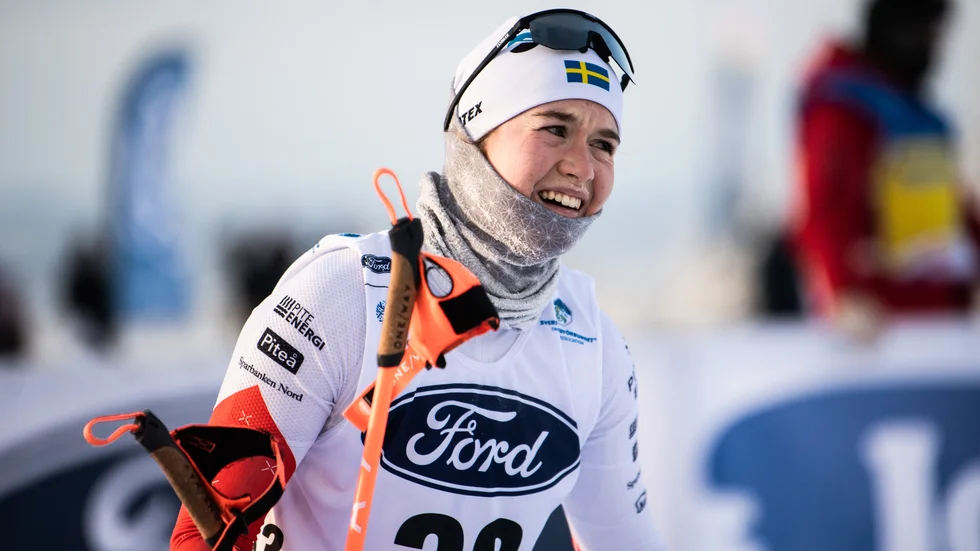 Lisa Ingesson hade en strålande helg i Idre. Så här glad var hon efter lördagens seger på 10 kilometer fritt. 