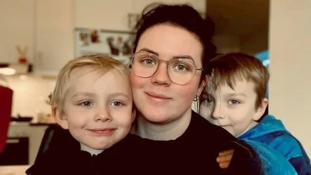Rebecca Lindberg får inte tag på flytande alvedon åt sina pojkar Kevin och Milton.
