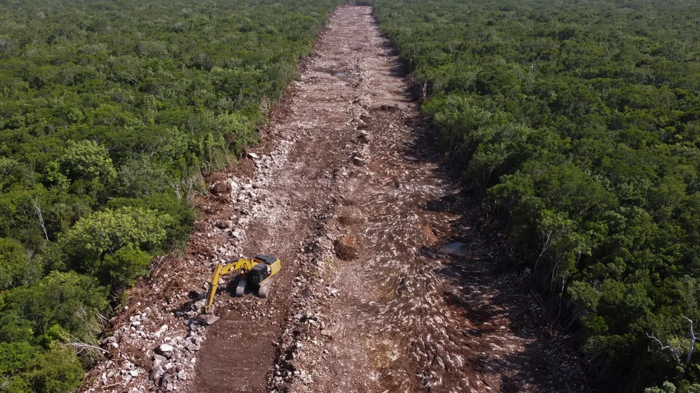 Grävarbete inför Mayajärnvägen i den mexikanska delstaten Quintana Roo, där bland annat Cancún ligger.