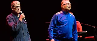 Skelleftepubliken dånade av skratt när Roger och Milton körde fel i rondellen mot Burträsk: ”Vi skulle ju ta husvagnen till Hjoggböle”