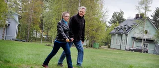Väntar på hus från grannorten