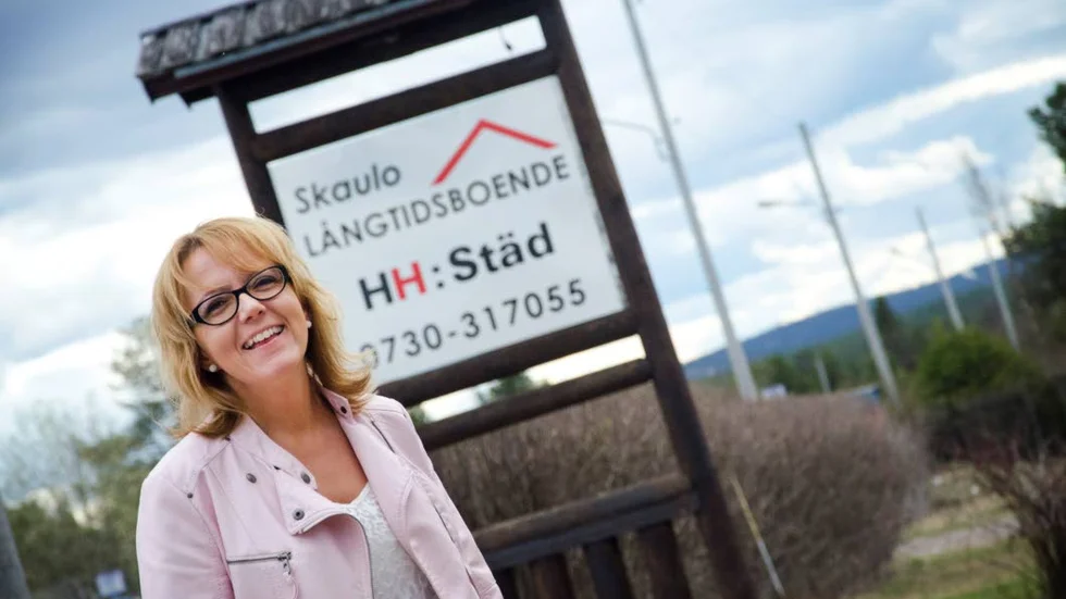 Satsar. Helena Huru som driver HH Städ äger sedan tidigare ett långtidsboende i barndomsbyn Skaulo. Nästa vecka är det dags för nästa vecka, då de första träden får ge vika åt helt nya bostäder.