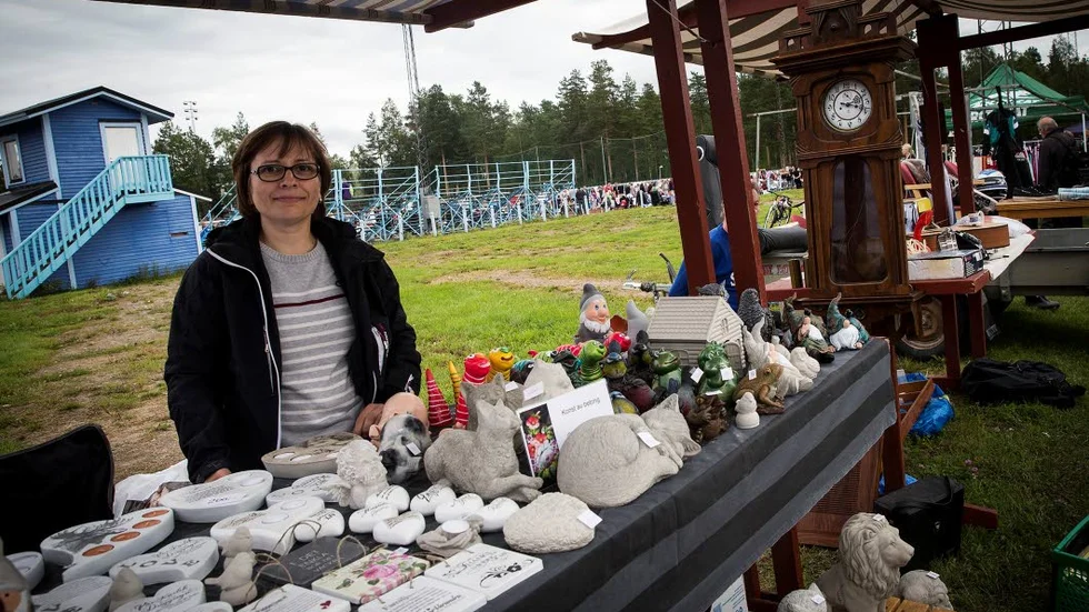 TUNG KONST. Oksana Hällgren är till vardags tandsköterska, men ägnar fritiden åt betongkonst. "Det är ganska tungt," säger hon.
