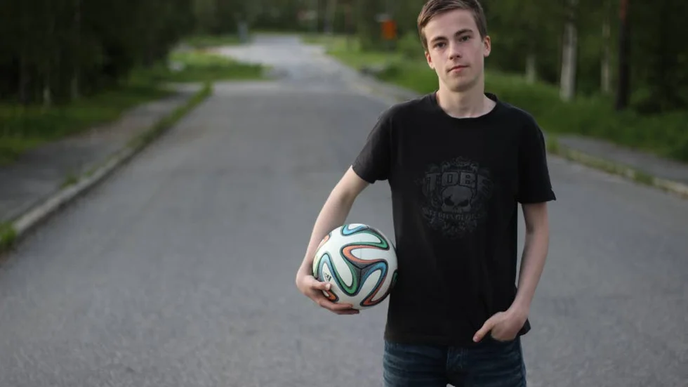 Koll på boll. Hannes Turovaara från Luleå ska representera Sverige vid skandinaviska mästerskapen i fotbollsfreestyle.
