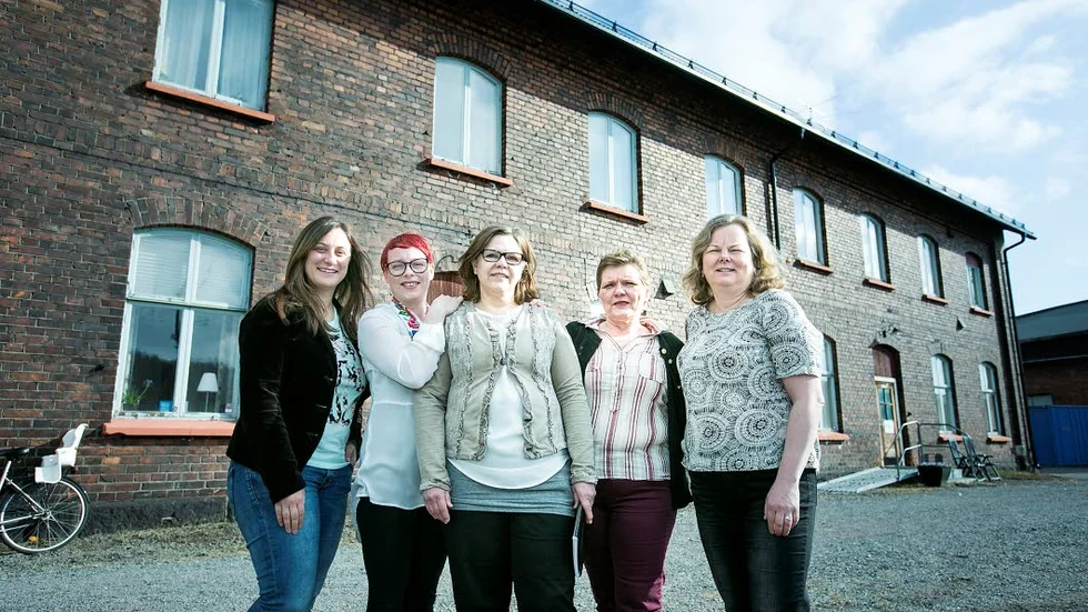 SUCCÉKONCEPT. Att flytta ihop i Kooperativens hus har blivit ett lyft för Coompanion och några av Luleås kooperativa föreningar. Här Elena Peverada (Coompanion), Helen Nilsson (Coompanion), Marianne Hallmin (Four M), Siv Suikki (Accretus) och Gunnel Mörtlund (Coompanion).
