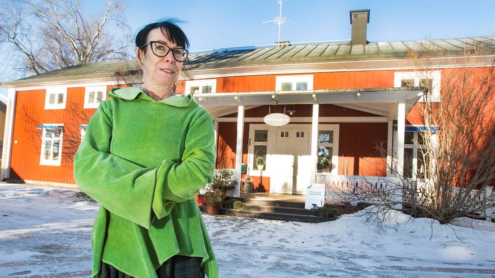 DRÖM. Vivi-Ann har vågat tro och satsa på sina drömmar. Här utanför drömhuset.