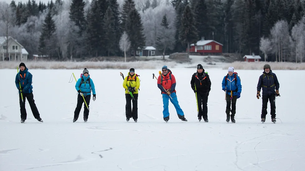 Emil, Daniel och Eva Sällström, Johanna Blomberg, Bosse Dahlberg, Jan Isaksson och Hans-Erik Berg, brukar åka tillsammans. "Säsongen är kort. Då måste man passa på och ta tillfället i akt", säger Daniel Sällström.