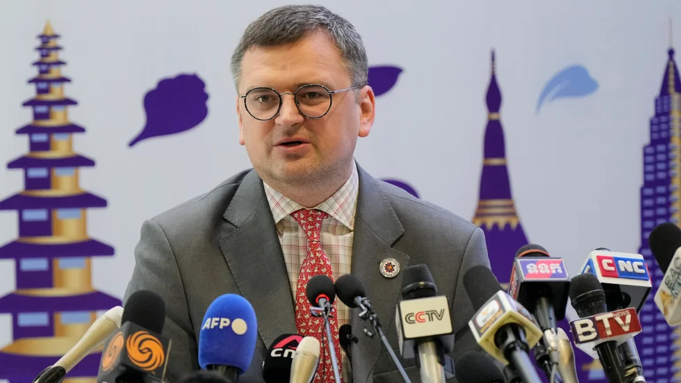 Ukrainas utrikesminister Dmytro Kuleba talar på en presskonferens på Asean-mötet i Phnom Penh i Kambodja.