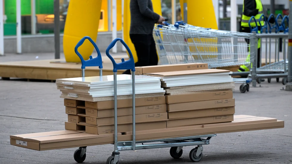 Signaturen Inte längre Ikea-kund tycker att den svenska möbeljätten missbrukar Ingvar Kamprads idéer och minne.