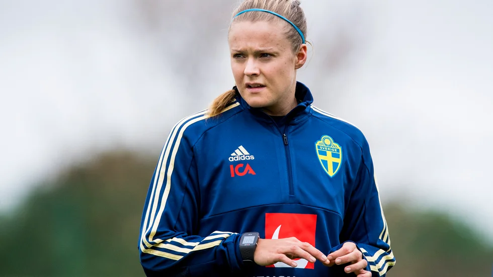 Tidigare PIF-målvakten Hilda Carlén drog korsbandet och skadade ena knät illa även i övrigt. 
