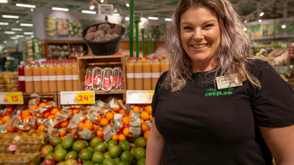 Elenore Nilsson är ansvarig på frukt- och gröntavdelningen. Hon säger att det är en fantastisk miljö att få jobba i. 