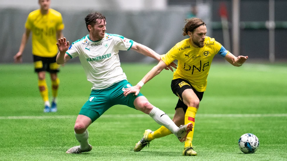 Tom Pettersson, till höger, återvänder till allsvenskan. Mittbacken är klar Mjällby. Arkivbild.