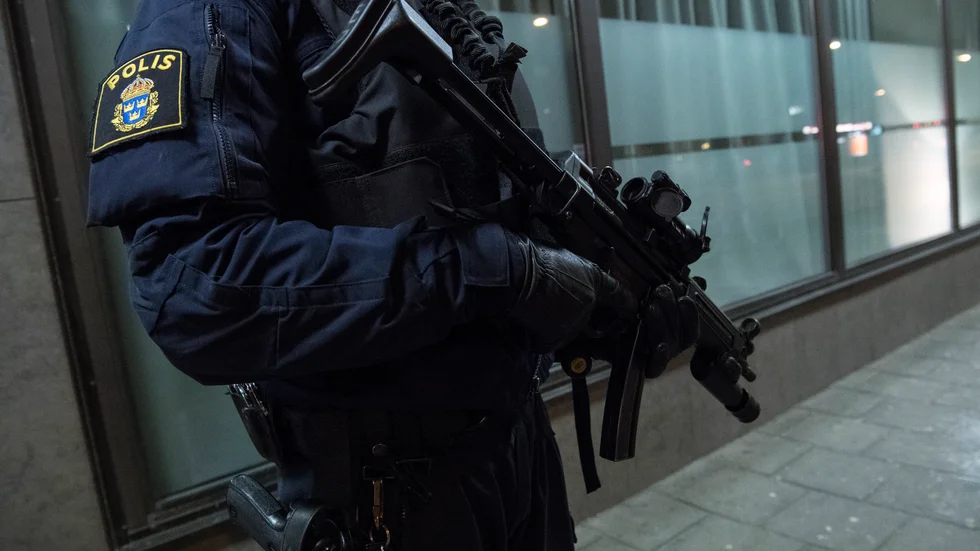 En polis råkade avfyra ett vapen av typen MP5 av misstag inne på en polisstation i februari. Arkivbild.
