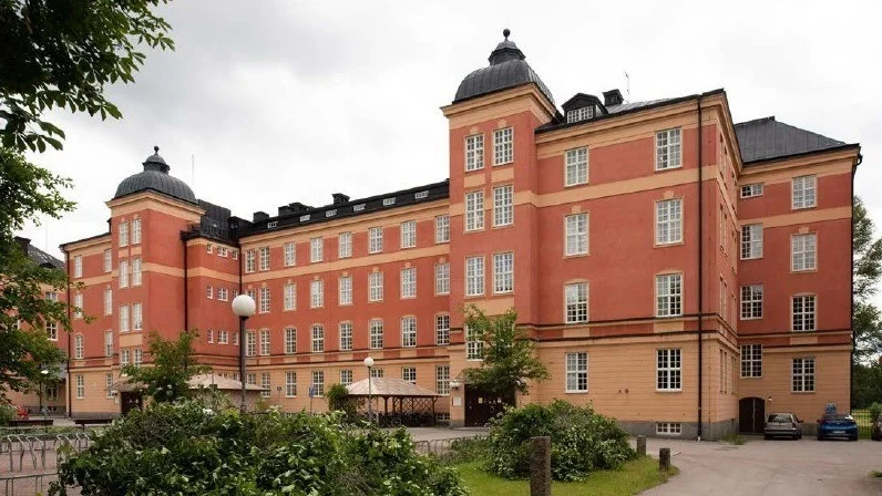 Lundellska skolan ska flyttas till det gamla regementsområdet. Nu är det klart ett en ny idrottshall ska byggas där. 