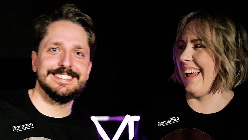 Henrik Moberg och Anna Karlsson, komiker och klubbvärdar för Fyris Comedy.