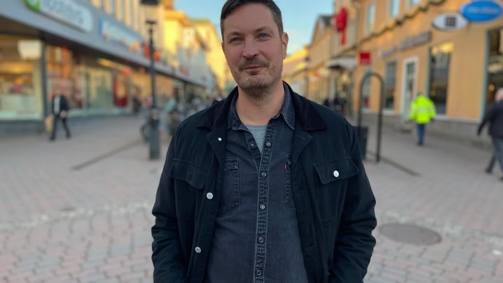 Johan Eriksson, ljudtekniker och sångare i hardcorebandet Victims. Bandet har precis tagit en paus. "De ville fram snabbare än vad jag orkar", säger han om varför bandet ligger på is. 