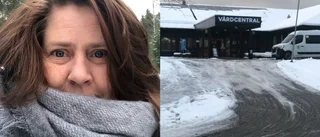 Snösörja vid vårdcentral fick ligga kvar – tills Pia ringde kommunen från väntrummet: "Svårt för folk med käpp"