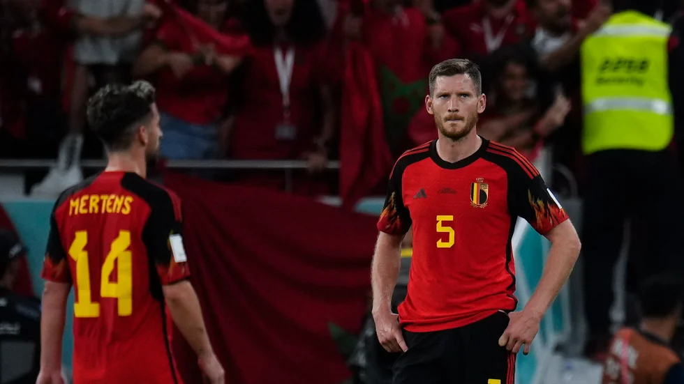 Belgiskt depp. Jan Vertonghen, till höger, och Dries Mertens efter chockförlusten mot Marocko. Förlusten ledde till oroligheter i Bryssel.