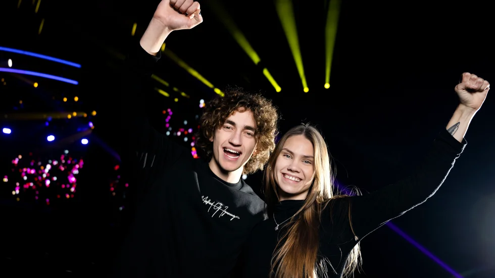 Albin Tingwall och Nike Sellmar står mot varandra i "Idol"-finalen i Tele2 Arena.